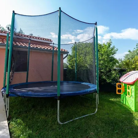 Tatil Evi Mit Privatpool Fuer 10 Personen Ca 210 Qm In Peruski, Istrien Bucht Von Rasa Peruški