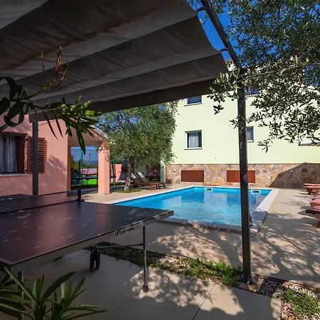 Mit Privatpool Fuer 10 Personen Ca 210 Qm In Peruski, Istrien Bucht Von Rasa * Peruški