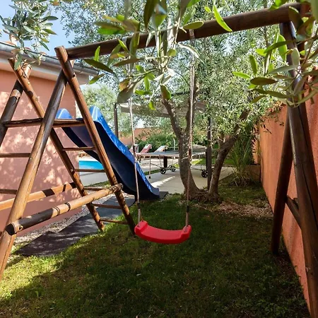 Mit Privatpool Fuer 10 Personen Ca 210 Qm In Peruski, Istrien Bucht Von Rasa *