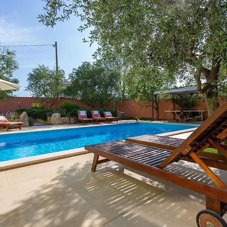 Tatil Evi Mit Privatpool Fuer 10 Personen Ca 210 Qm In Peruski, Istrien Bucht Von Rasa *