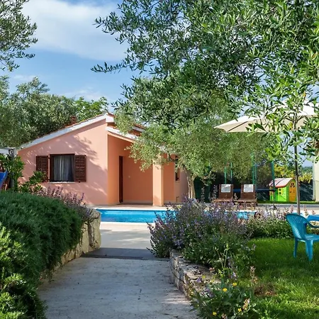 Mit Privatpool Fuer 10 Personen Ca 210 Qm In Peruski, Istrien Bucht Von Rasa * Peruški