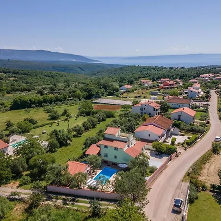 Tatil Evi Mit Privatpool Fuer 10 Personen Ca 210 Qm In Peruski, Istrien Bucht Von Rasa Peruški